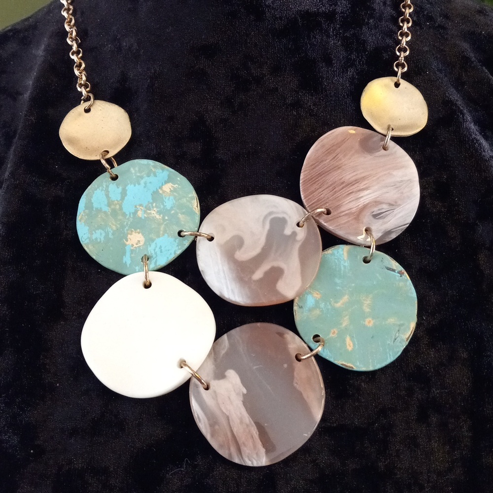 Statment Multi-Color Disc Bib Necklace. 20 In L - Picture 8 of 8